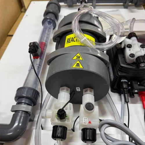 Chlordioxid-Generator EMEC LOTUS EASY 20 g/h, ein System zur Erzeugung, Dosierung und Überwachung von Chlordioxid zur Wasserdesinfektion