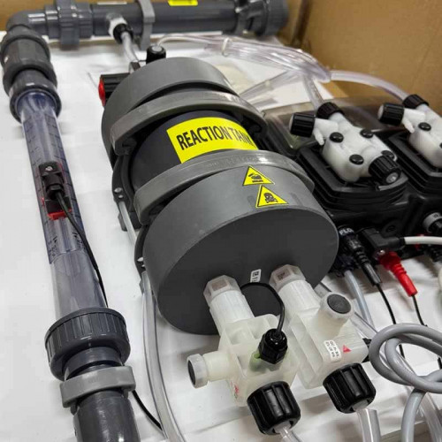 Chlordioxid-Generator EMEC LOTUS EASY 20 g/h, ein System zur Erzeugung, Dosierung und Überwachung von Chlordioxid zur Wasserdesinfektion